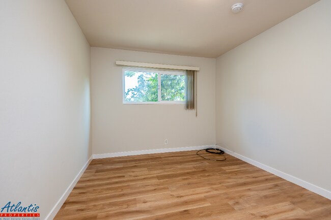 Building Photo - 642 Blythe Ct