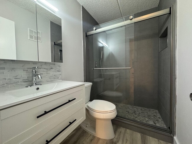 Building Photo - 3211 SW 44th St