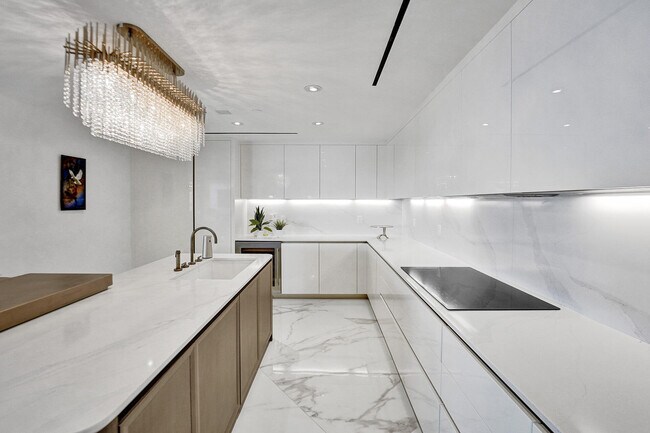 Building Photo - 525 N Fort Lauderdale Beach Blvd