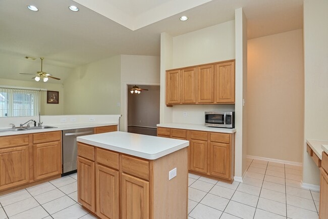 Building Photo - 12227 Meadowglen Dr