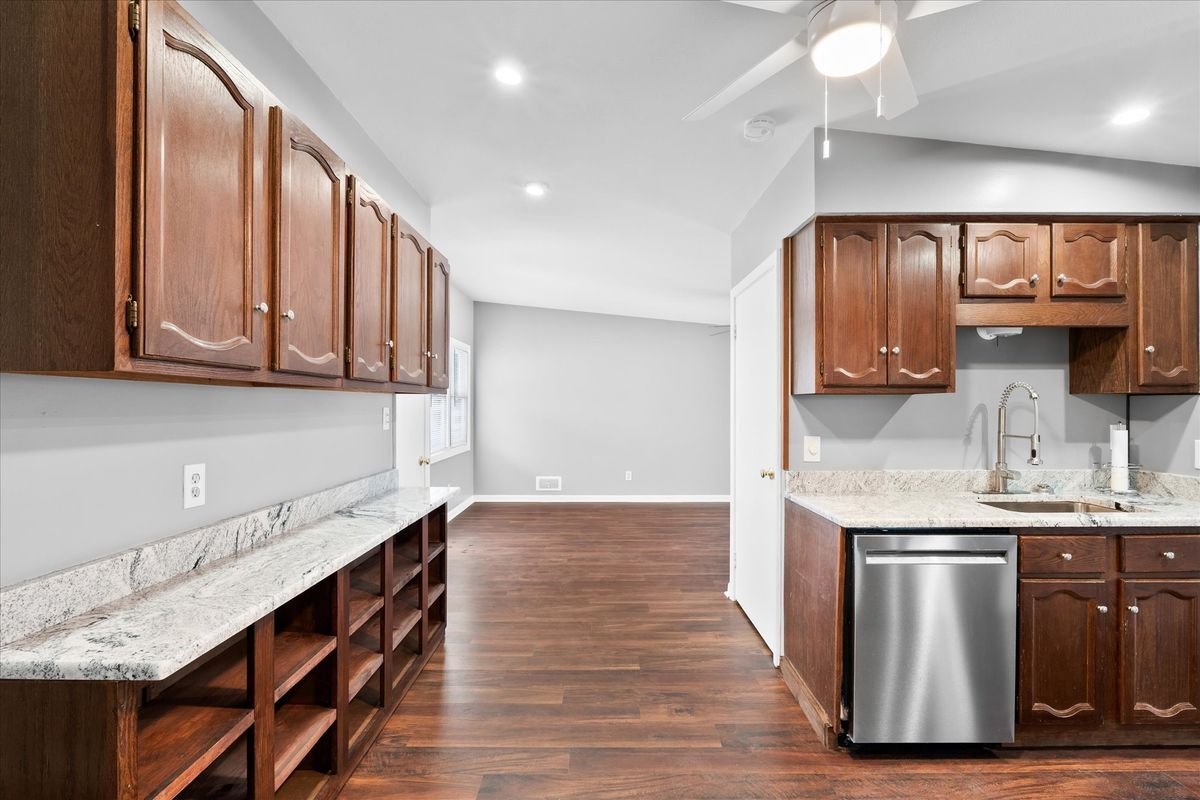 Building Photo - 941 Jamesville Ave