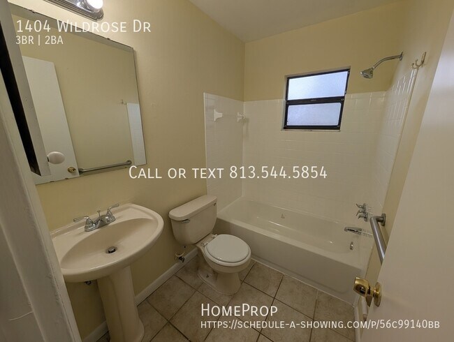 Building Photo - 1404 Wildrose Dr