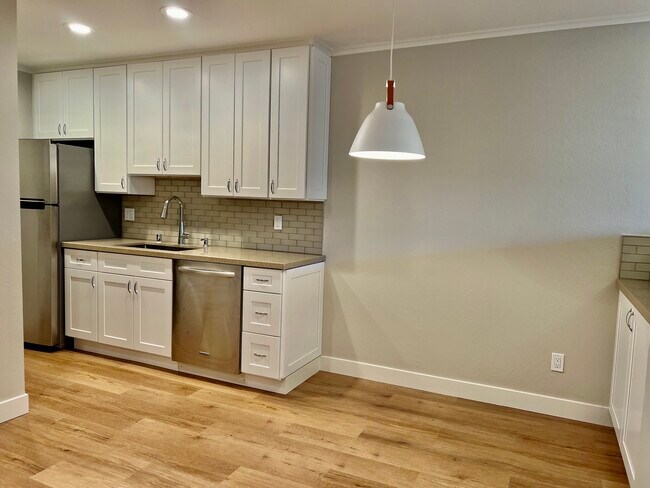 Building Photo - 2742 Oak Rd