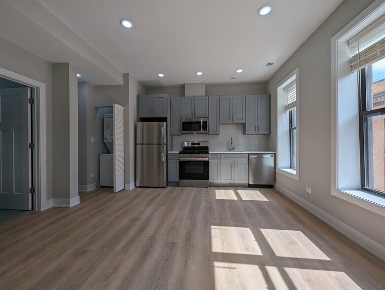 Building Photo - 423 W Belden Ave