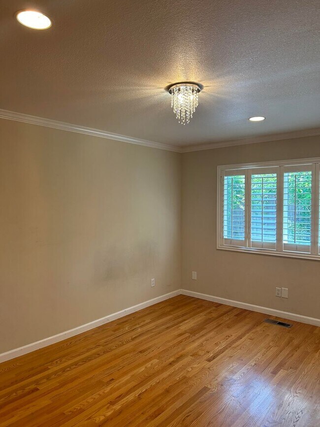 Building Photo - Beautiful Home with multiple upgrades!
