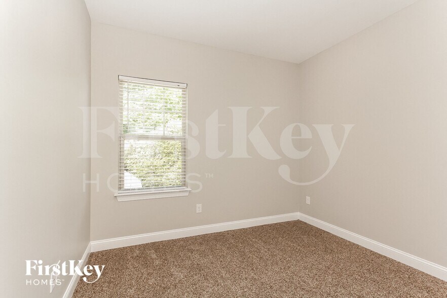 Building Photo - 8745 Aspinwall Dr