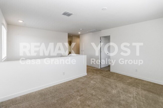 Building Photo - Big Space, Big Backyard, Big Move in special!