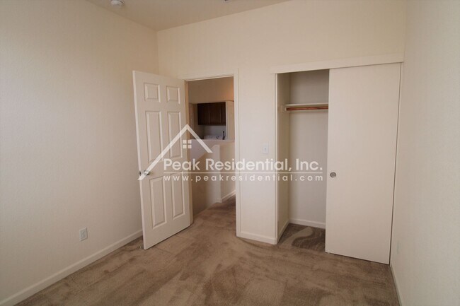Building Photo - Newer South Sacramento Area 3bd/2.5ba Home