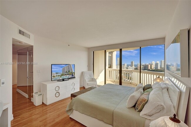 Building Photo - 2000 Island Blvd