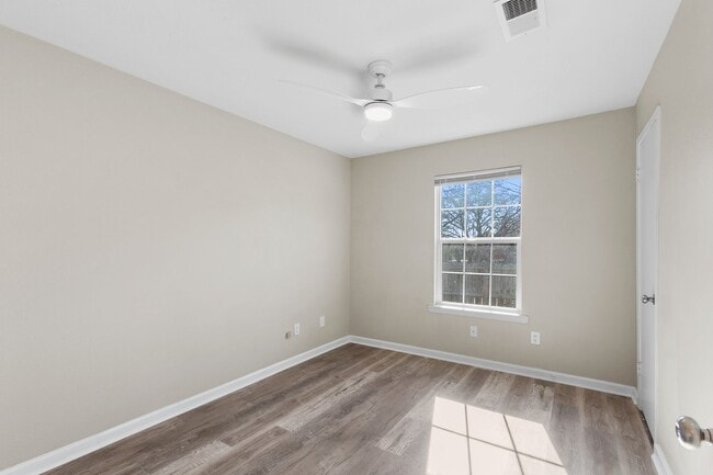 Building Photo - 903-903 Allen St