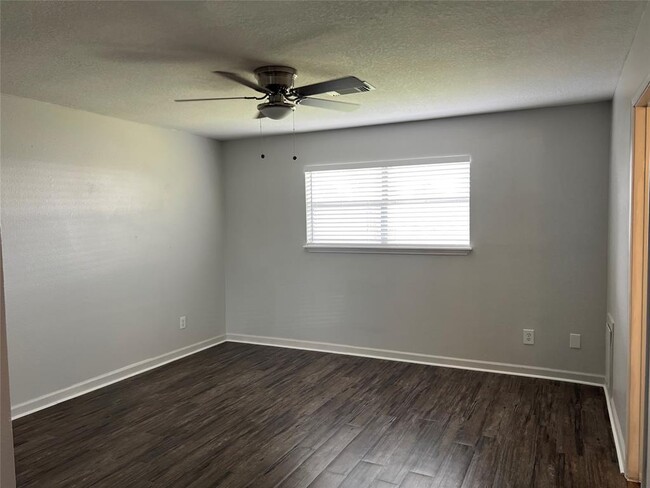 Building Photo - 2414 Grape Ln