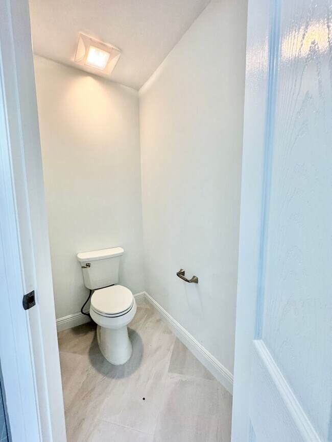 Building Photo - ** COLONADE ** PARK SHORE ** MOORINGS ** 3...