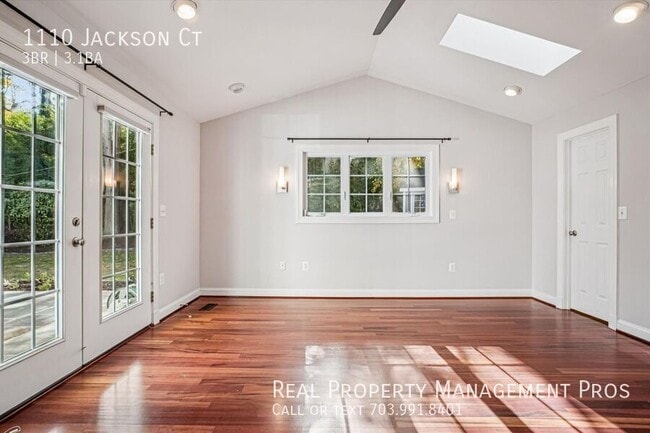 Building Photo - 1110 Jackson Ct