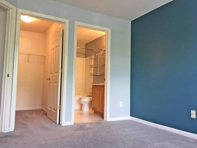 Building Photo - 2797 Barclay Way