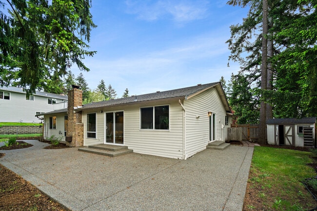 Building Photo - 17215 NE 16th Pl