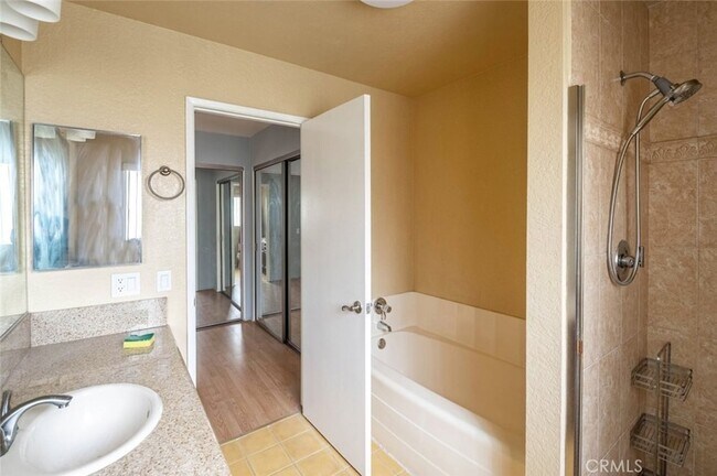 Building Photo - 1244 Valley View Rd