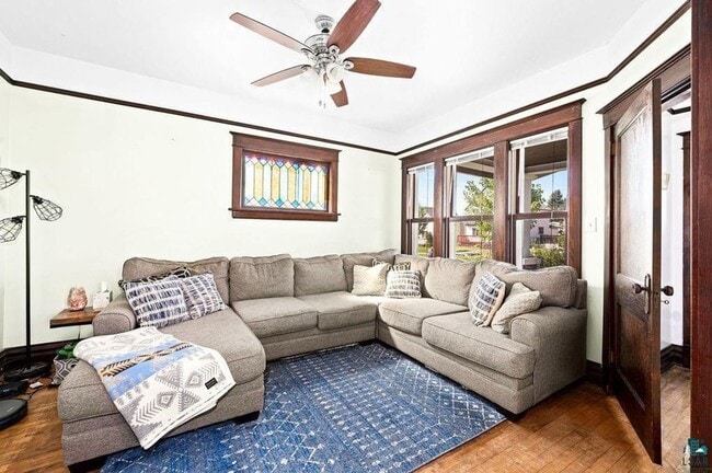 Building Photo - AVAILABLE SEPTEMBER 1st - Beautiful 2 Bed 1 Bath w/ Garage & Fenced Corner Lot
