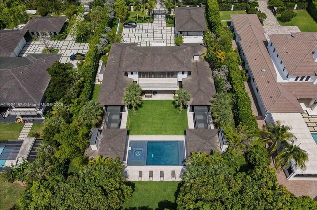 Building Photo - 9000 SW 63rd Ct