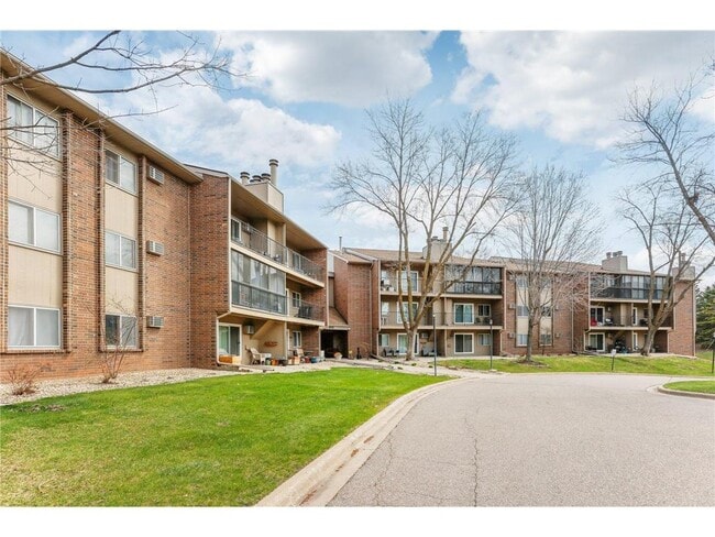 Building Photo - 3850 Plymouth Blvd