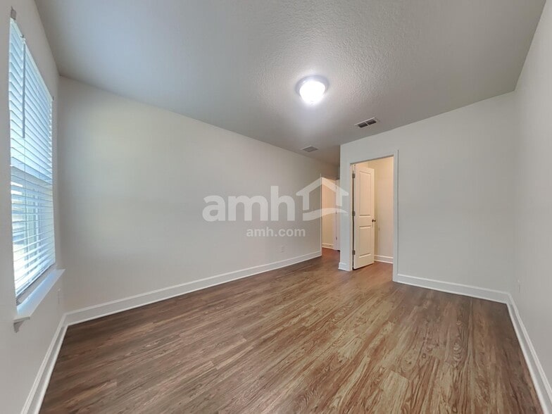 Building Photo - 437 Sandstone Dr