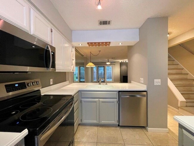 Building Photo - 3801 Menchaca Rd