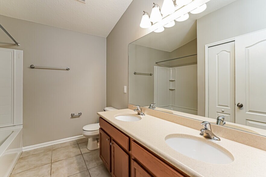 Building Photo - 2884 Woodstone Dr