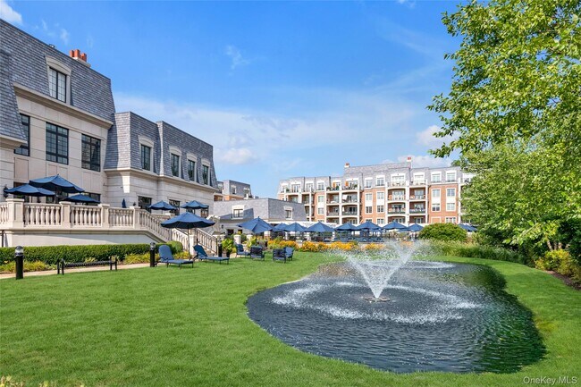 Building Photo - 5000 Royal Ct