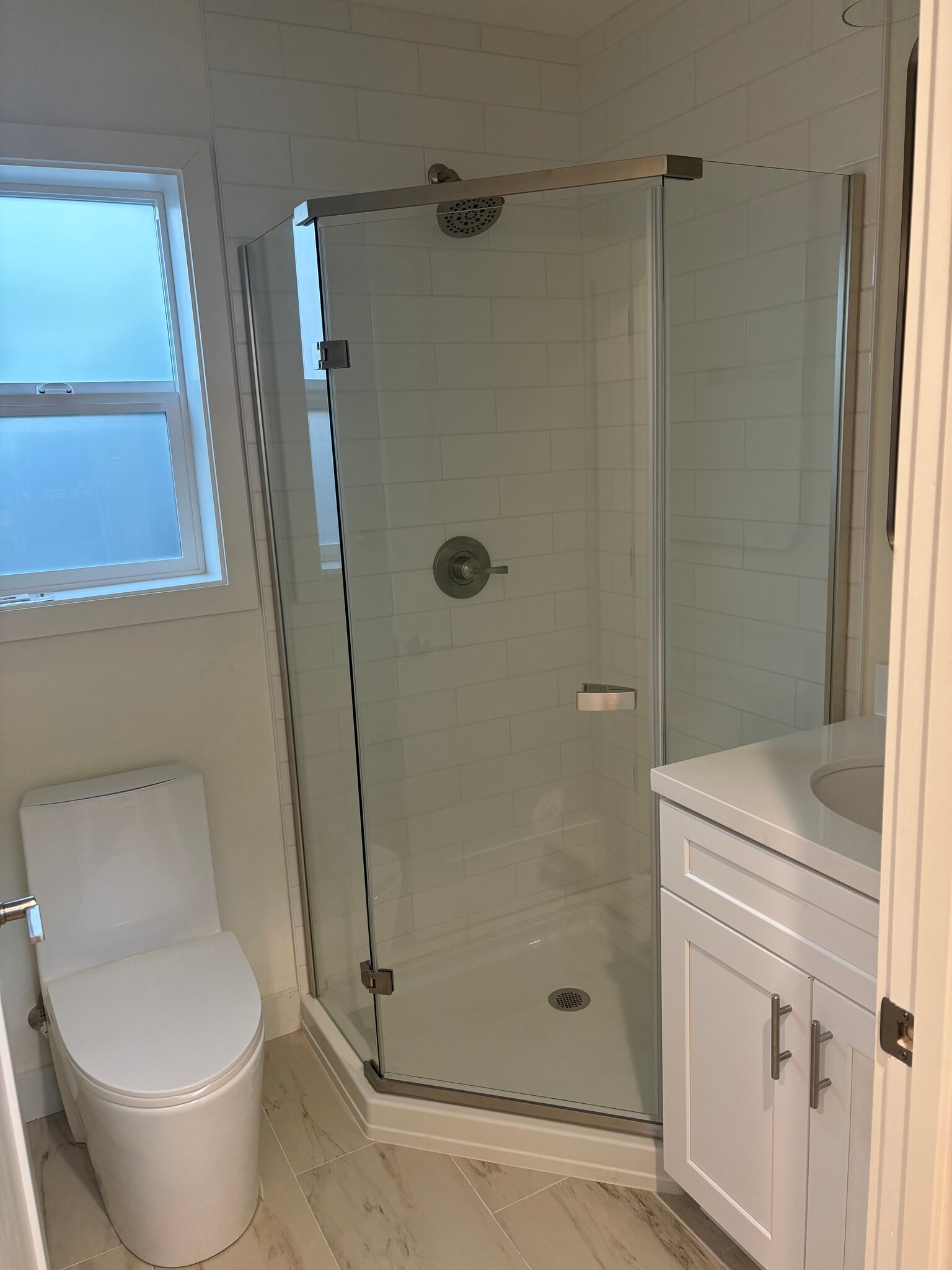 Building Photo - 12 Oak Hill Way