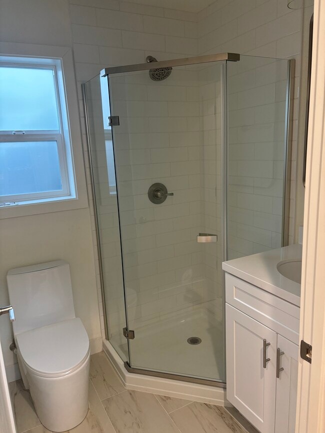 Building Photo - 12 Oak Hill Way