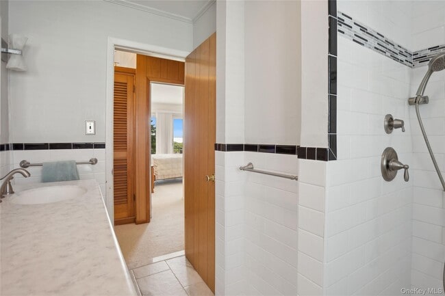 Building Photo - 33 Beach Rd