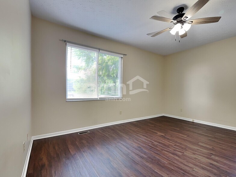 Building Photo - 9021 Crimson Oak Dr