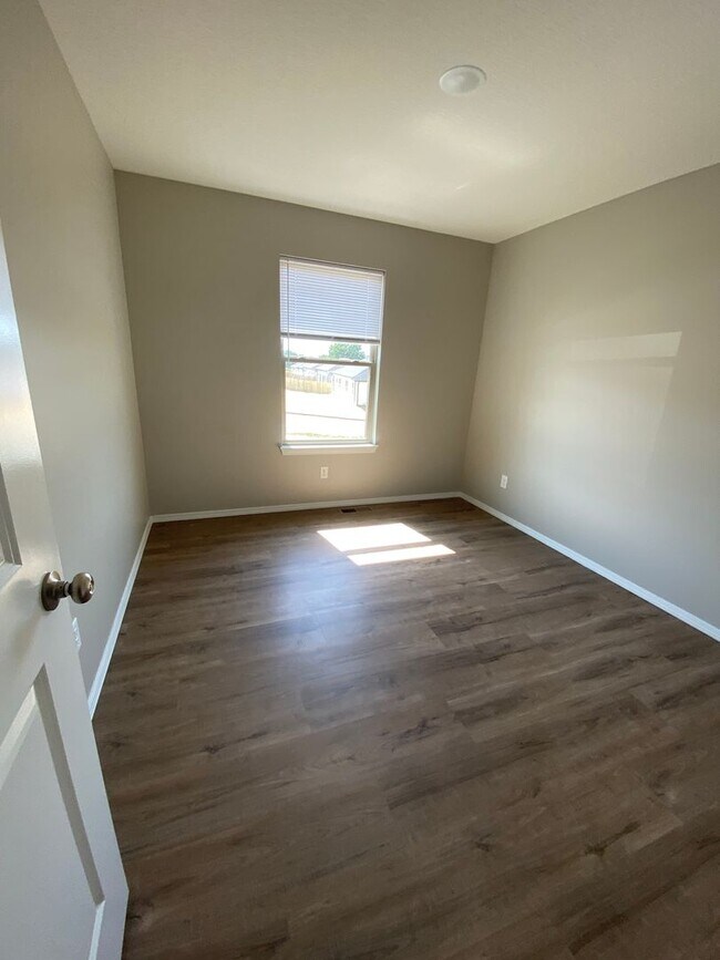 Building Photo - Brand New Home!!