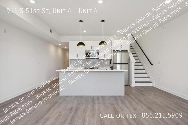 Building Photo - 911 S 51st St