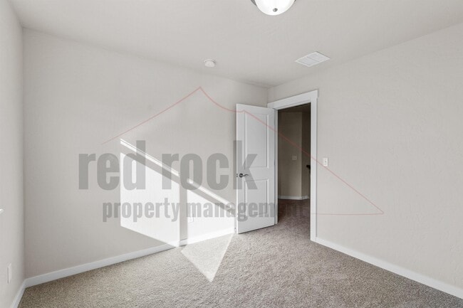 Building Photo - 1228 N Tschirley Rd