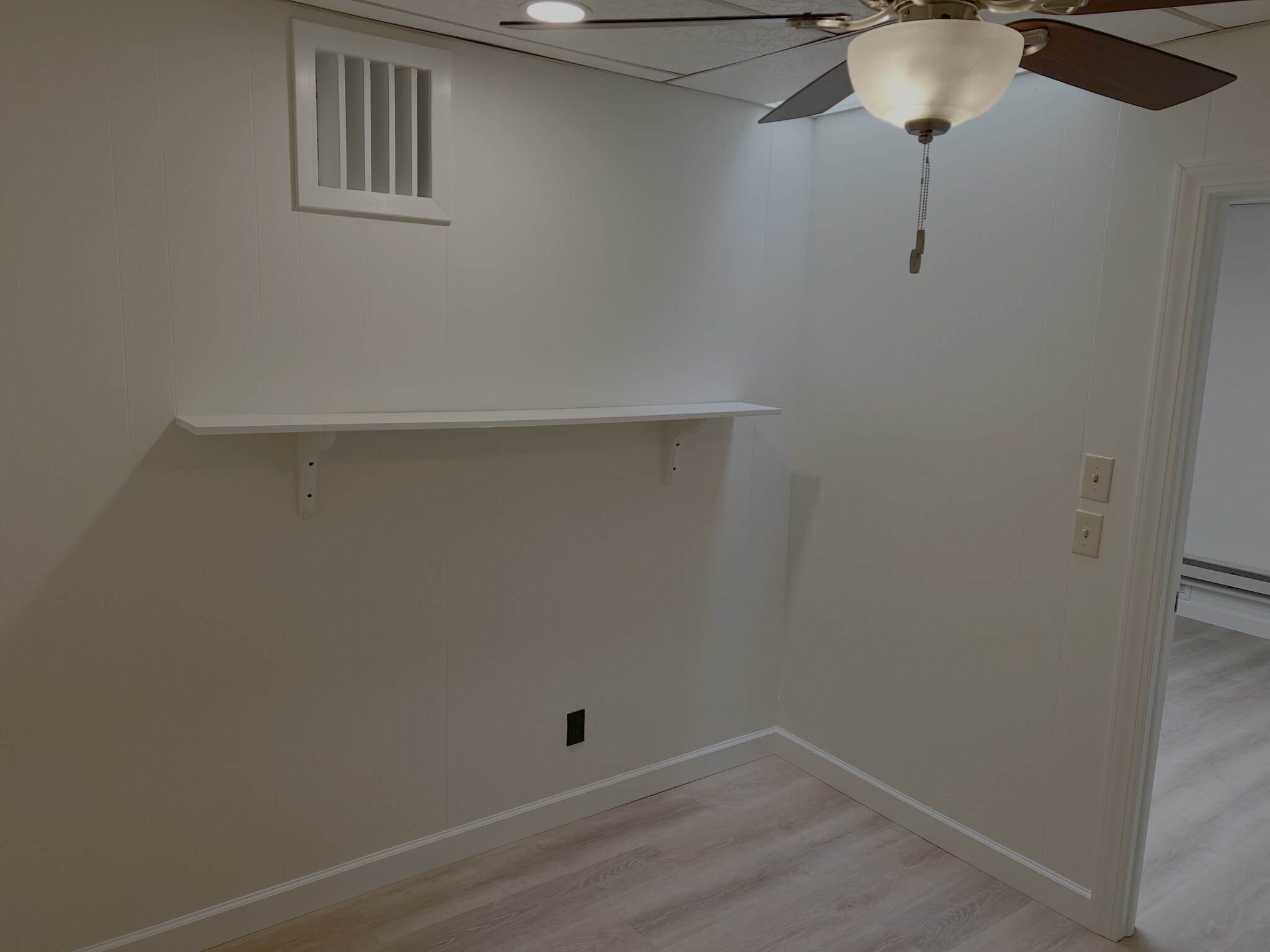 Building Photo - 113 Main St E