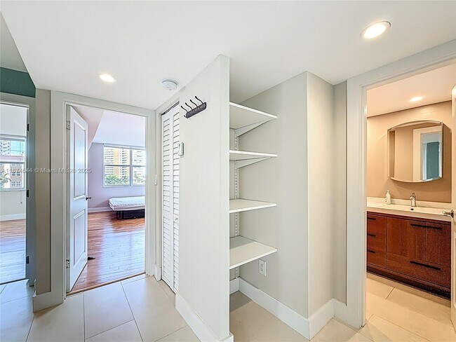 Building Photo - 401 N Riverside Dr