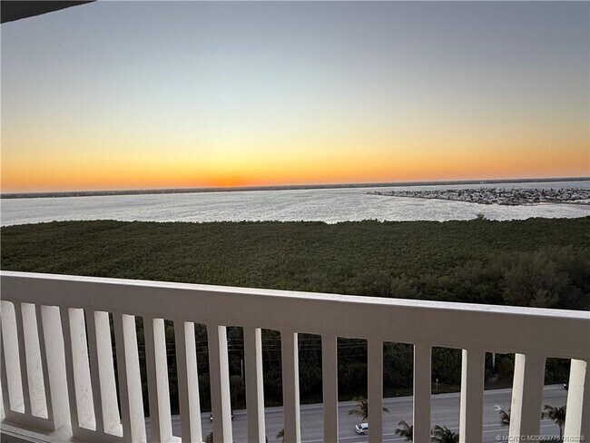 Building Photo - 9960 S Ocean Dr