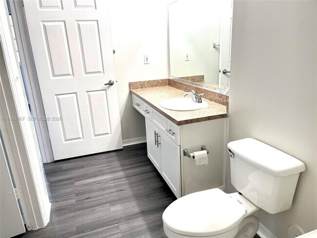 Building Photo - 100 SW 117th Terrace