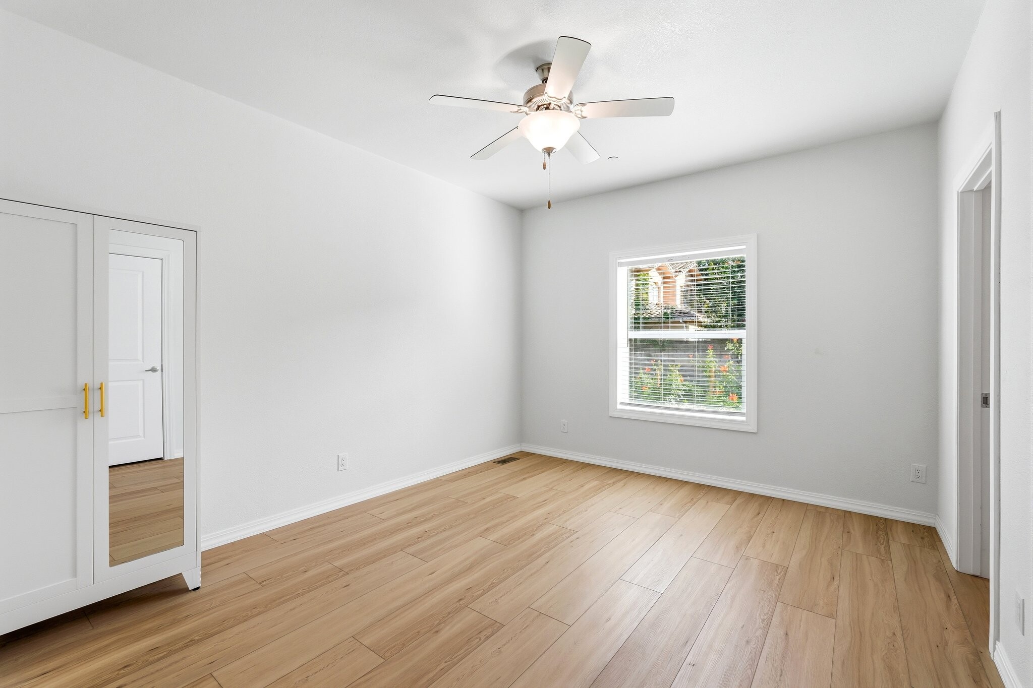 Building Photo - 7317 Kelvin Ave