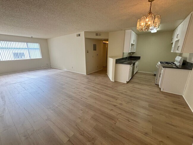 Building Photo - 10241 Commerce Ave