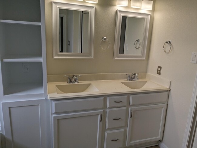 Building Photo - 18507 Magnolia Dell Dr