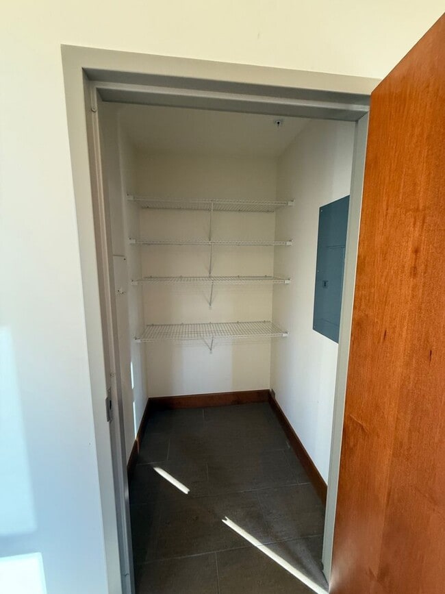 Building Photo - Blue Earth One Bedroom For Lease