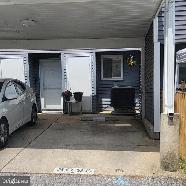 Building Photo - 3096 Heathcote Rd