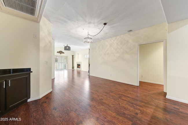 Building Photo - 8653 E Royal Palm Rd