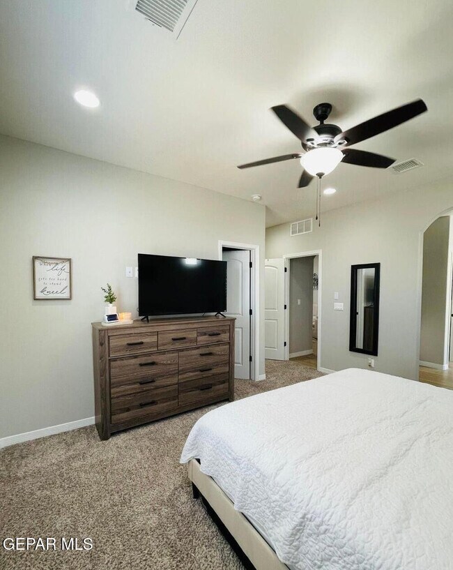 Building Photo - 2220 Tierra Delmonte Dr