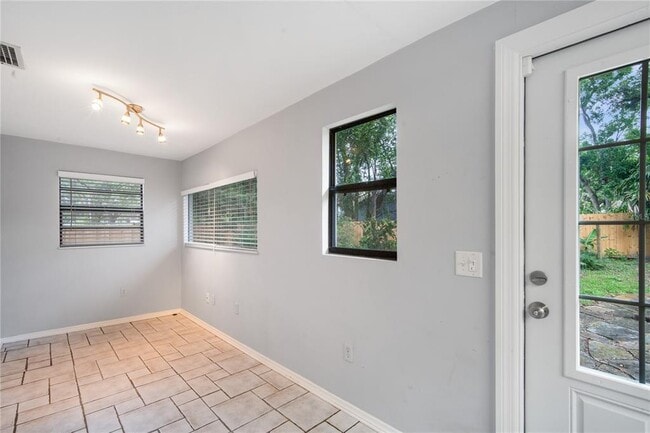 Building Photo - 1509 Hillside Dr