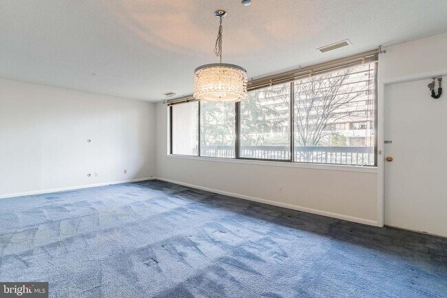 Building Photo - 3709 S George Mason Dr