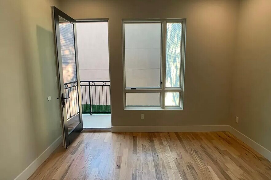 Primary Photo - 151 Stanhope St