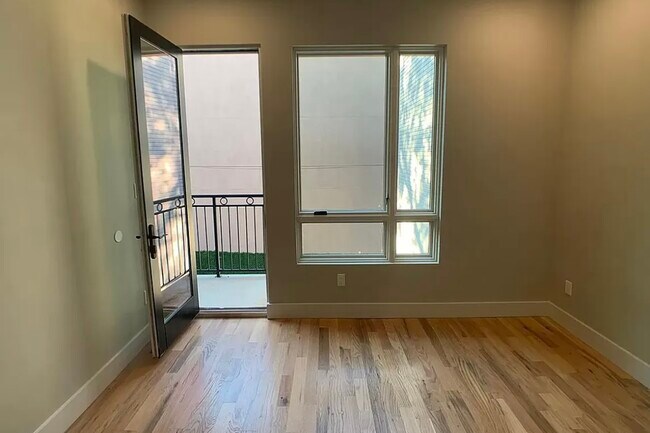 Building Photo - 151 Stanhope St