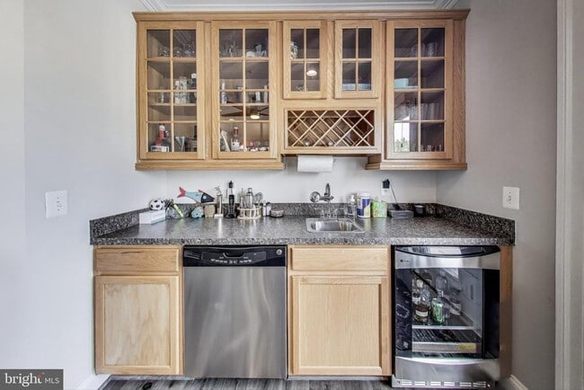 Building Photo - 508 Rampart Way